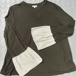 Black Bell sleeve top w/seersucker stripe